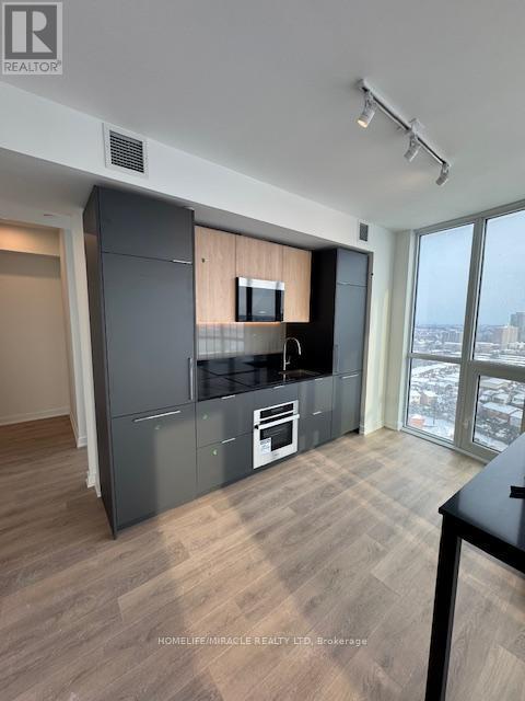 1411 - 1 Fairview Road E, Mississauga, Ontario  L5A 4C6 - Photo 10 - W12761158