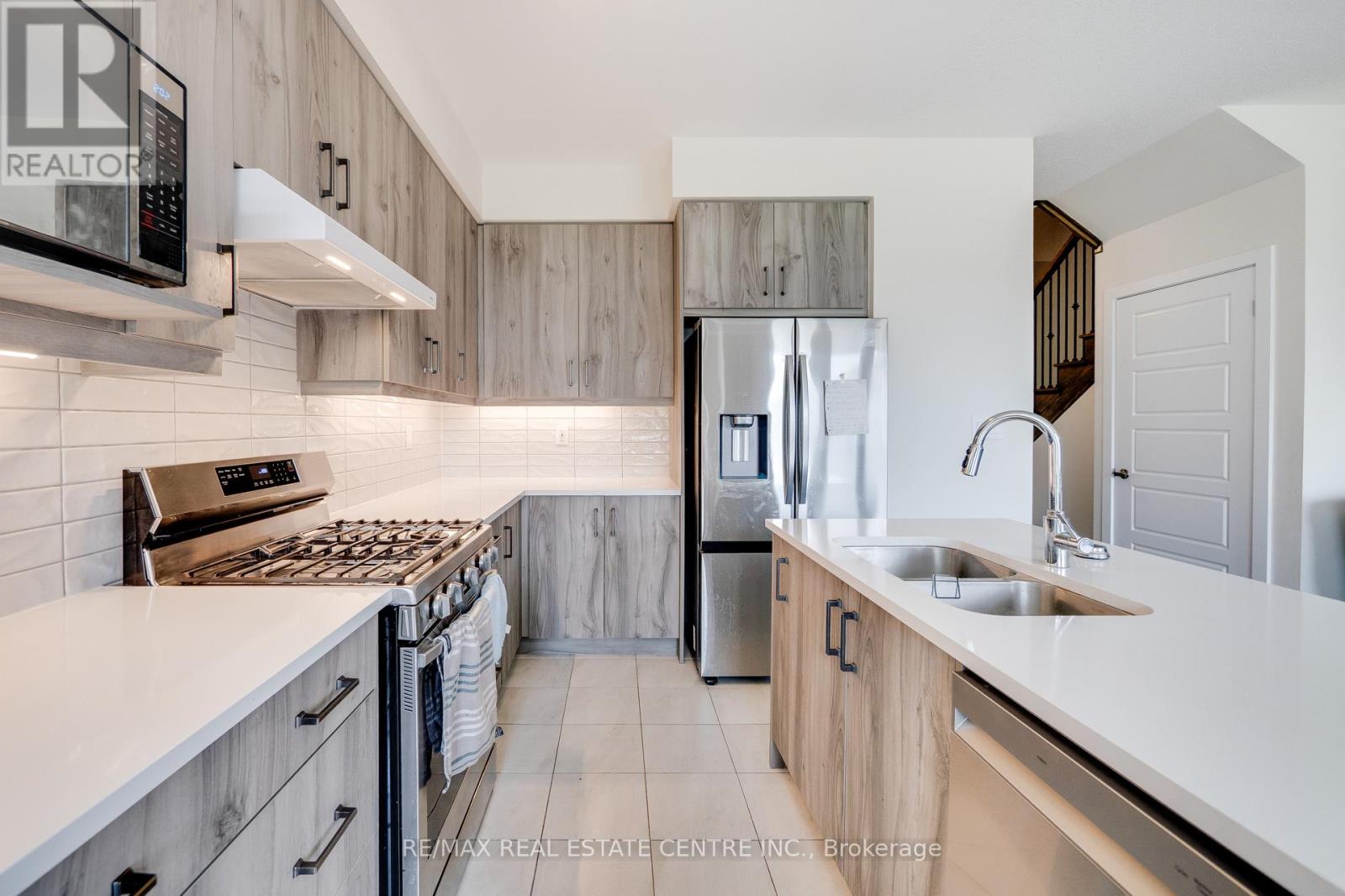 54 Lilac Circle, Haldimand, Ontario  N3W 0H6 - Photo 13 - X12771760