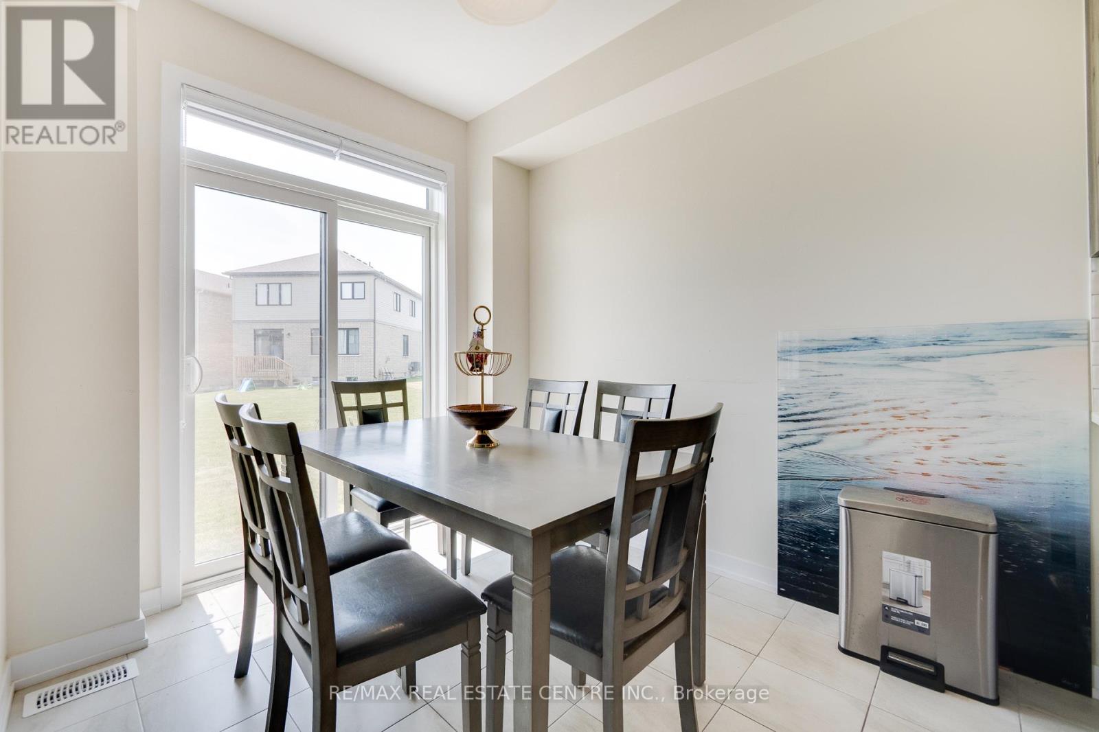 54 Lilac Circle, Haldimand, Ontario  N3W 0H6 - Photo 16 - X12771760