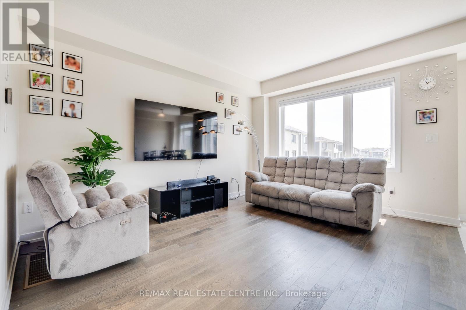 54 Lilac Circle, Haldimand, Ontario  N3W 0H6 - Photo 6 - X12771760