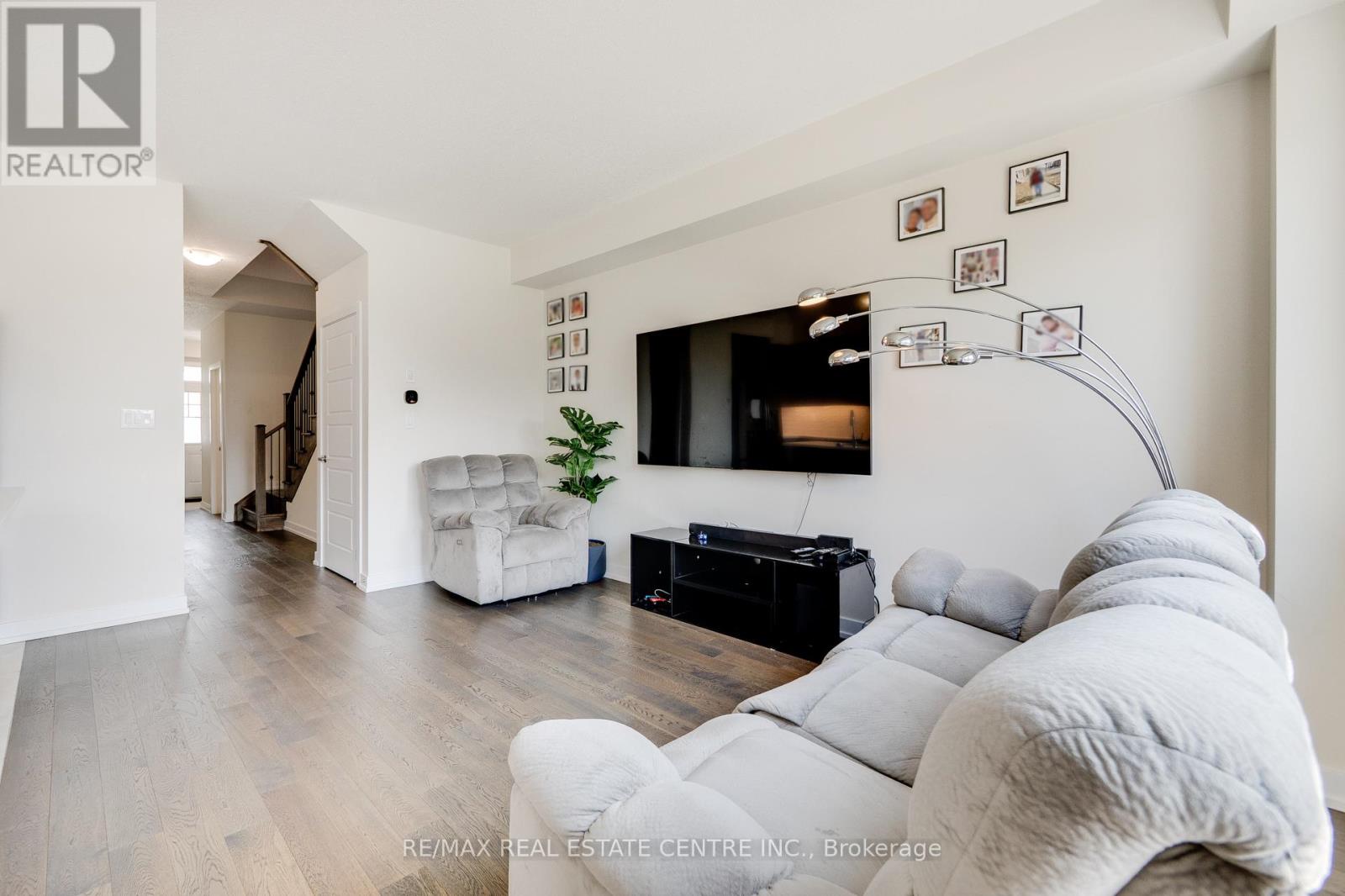 54 Lilac Circle, Haldimand, Ontario  N3W 0H6 - Photo 7 - X12771760