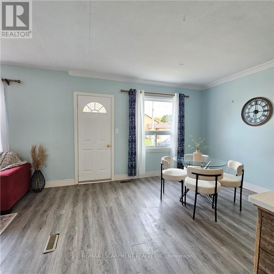 25 Augusta Avenue, St. Catharines, Ontario  L2M 5R3 - Photo 12 - X12771766