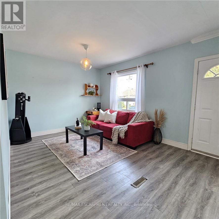 25 Augusta Avenue, St. Catharines, Ontario  L2M 5R3 - Photo 14 - X12771766