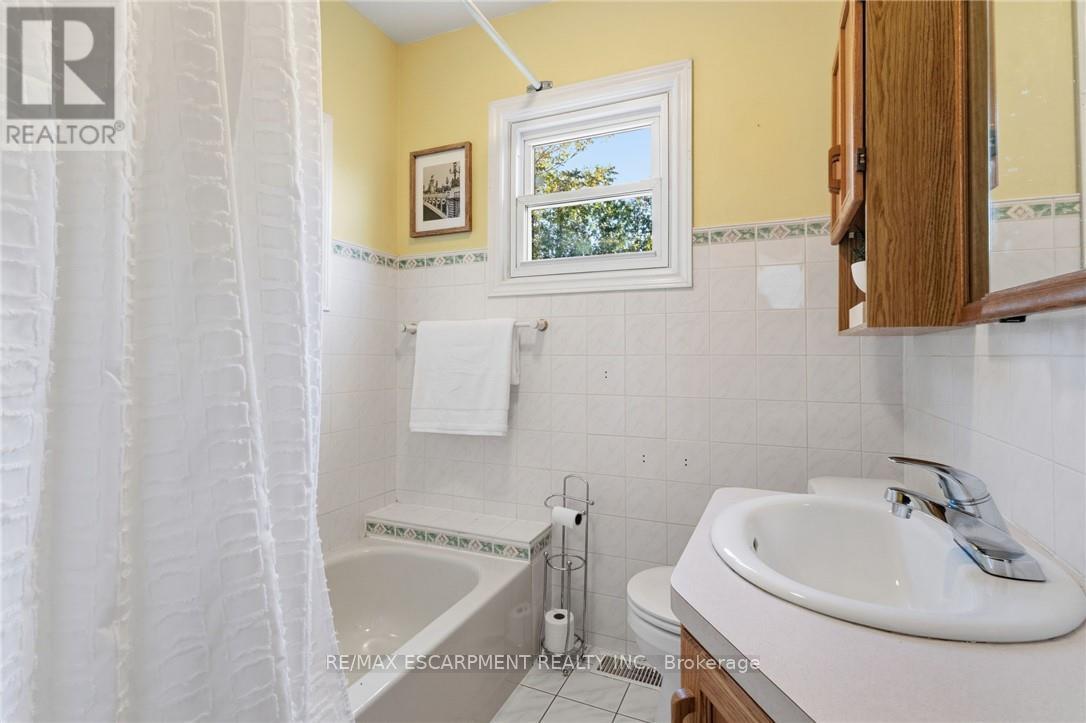 25 Augusta Avenue, St. Catharines, Ontario  L2M 5R3 - Photo 18 - X12771766