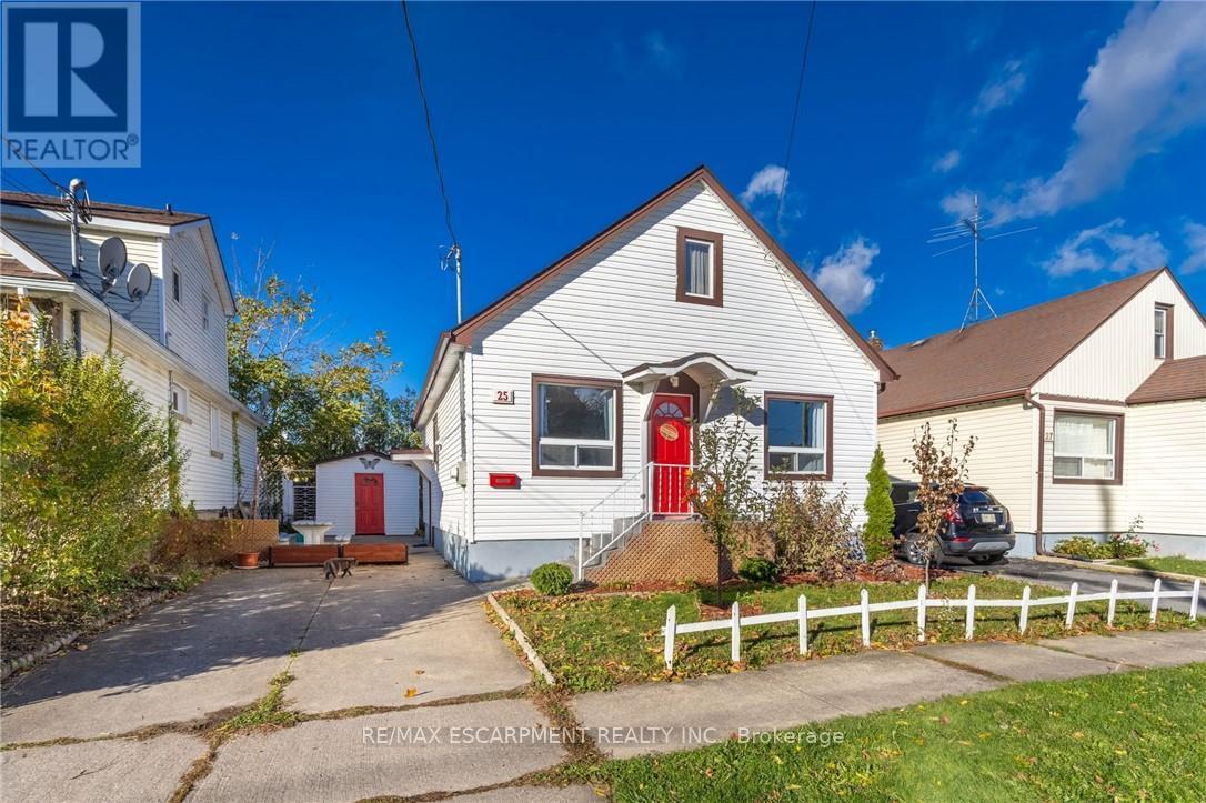 25 Augusta Avenue, St. Catharines, Ontario  L2M 5R3 - Photo 2 - X12771766