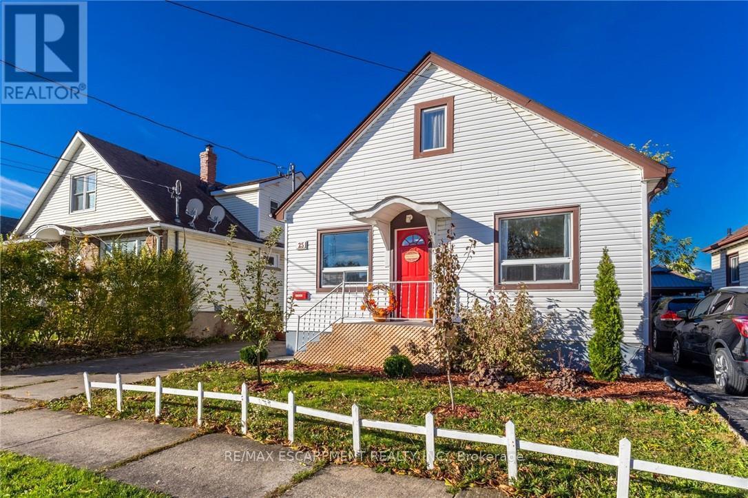 25 Augusta Avenue, St. Catharines, Ontario  L2M 5R3 - Photo 4 - X12771766