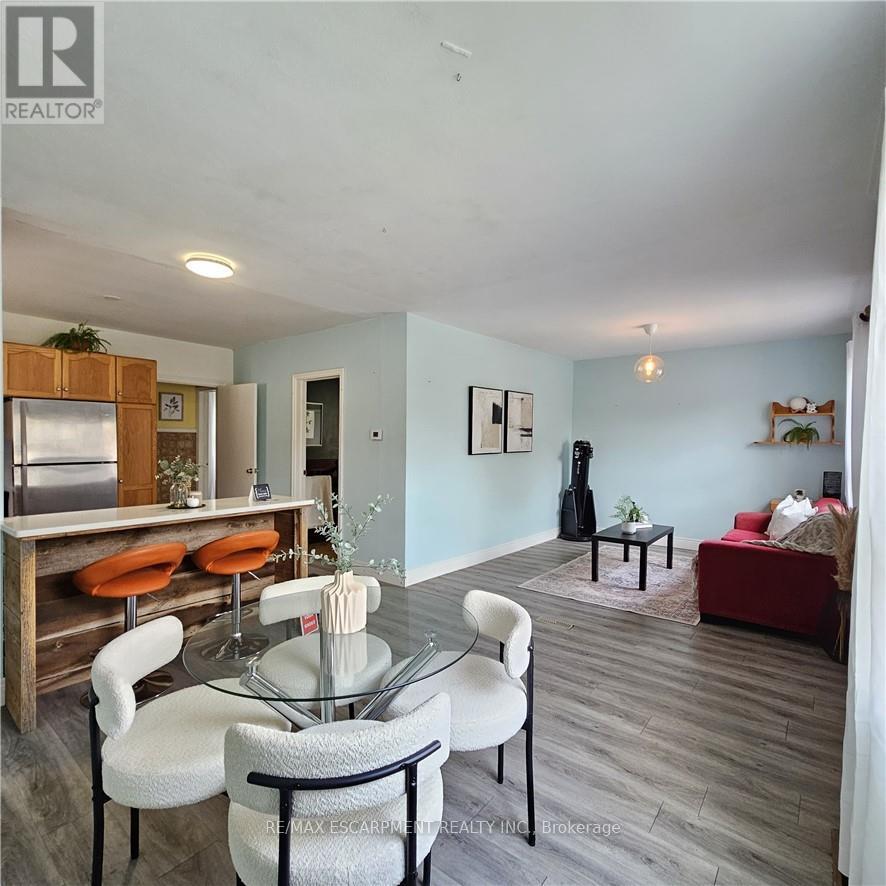 25 Augusta Avenue, St. Catharines, Ontario  L2M 5R3 - Photo 8 - X12771766