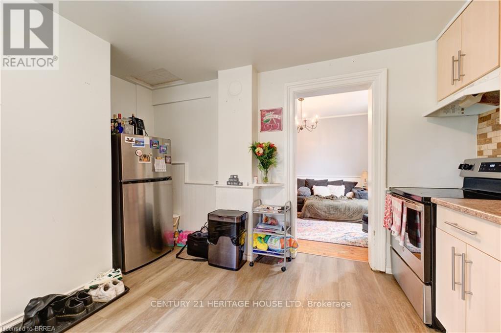 1 - 174 Darling Street, Brantford, Ontario  N3S 3W6 - Photo 2 - X12771818