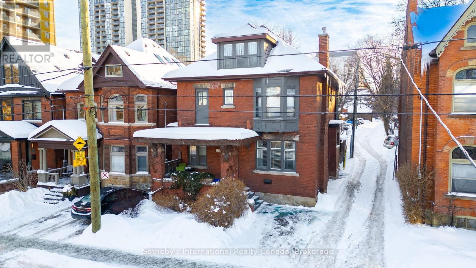 217 Caroline Street S, Hamilton, Ontario  L8P 3L5 - Photo 2 - X12771944