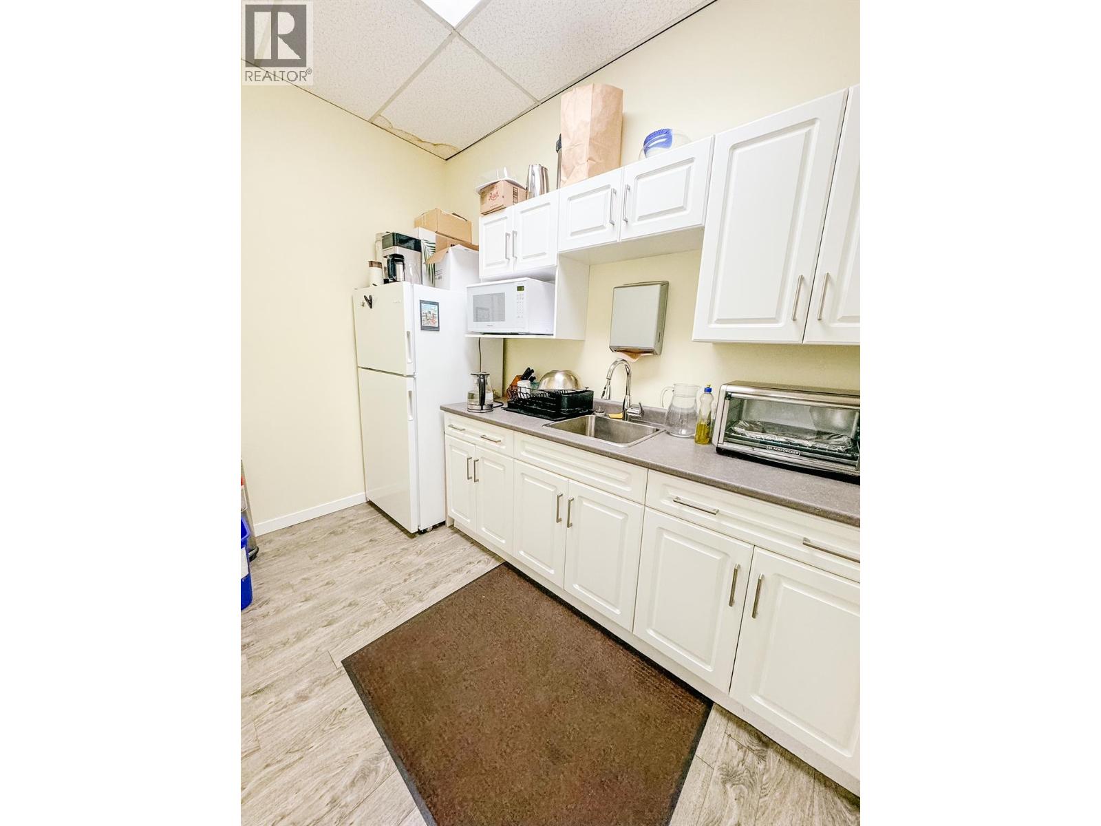 1635 Bertram Street, Kelowna, British Columbia  V1Y 2G5 - Photo 2 - 10375309