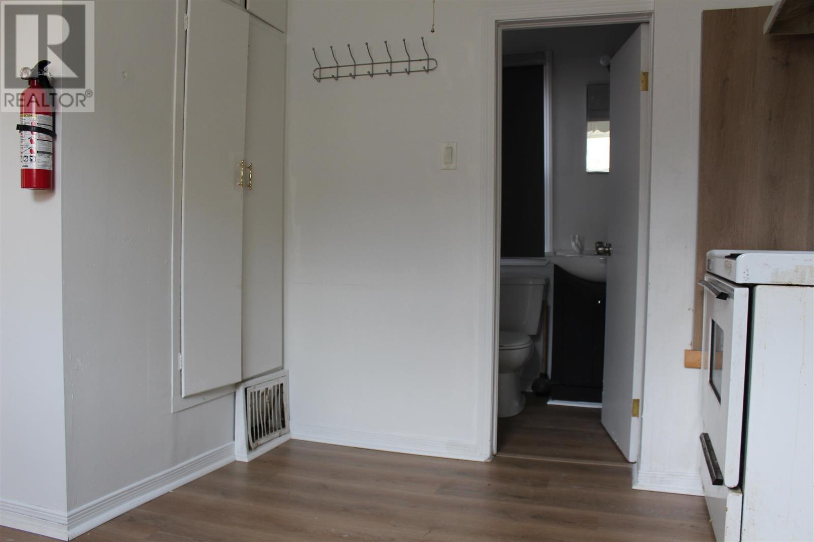 97 St Georges Ave, Sault Ste. Marie, Ontario  P6B 1X1 - Photo 8 - SM260260