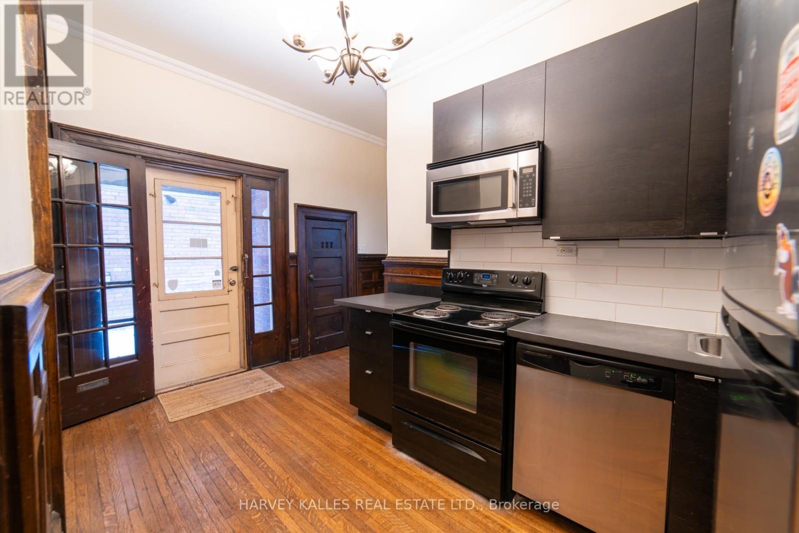 200 - 678 HURON STREET, Toronto, Ontario