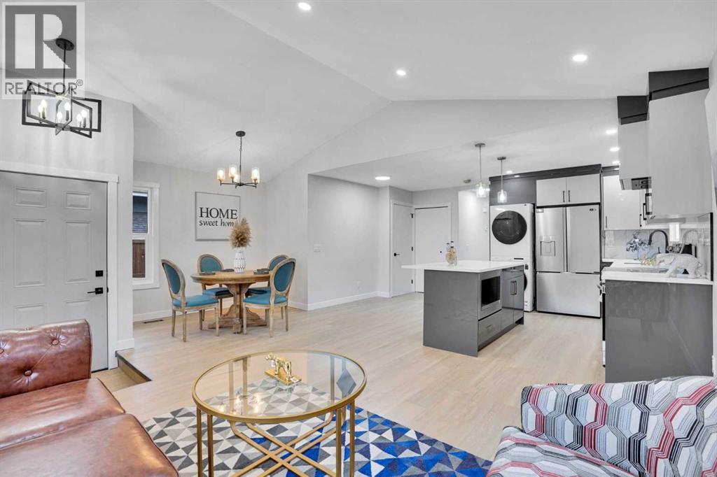 23 Shawmeadows Place Sw, Calgary, Alberta  T2Y 1G3 - Photo 3 - A2284311