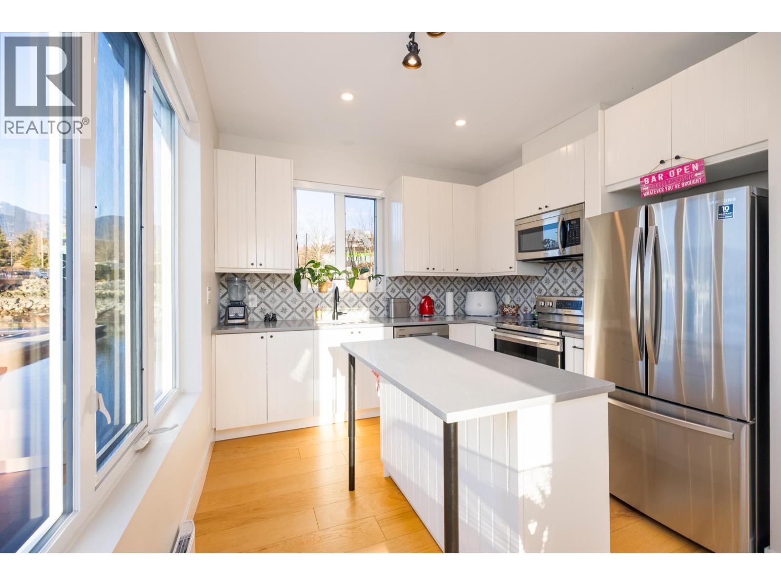 Jnw04 415 Esplanade W, North Vancouver, British Columbia  V7M 1A7 - Photo 16 - R3087799