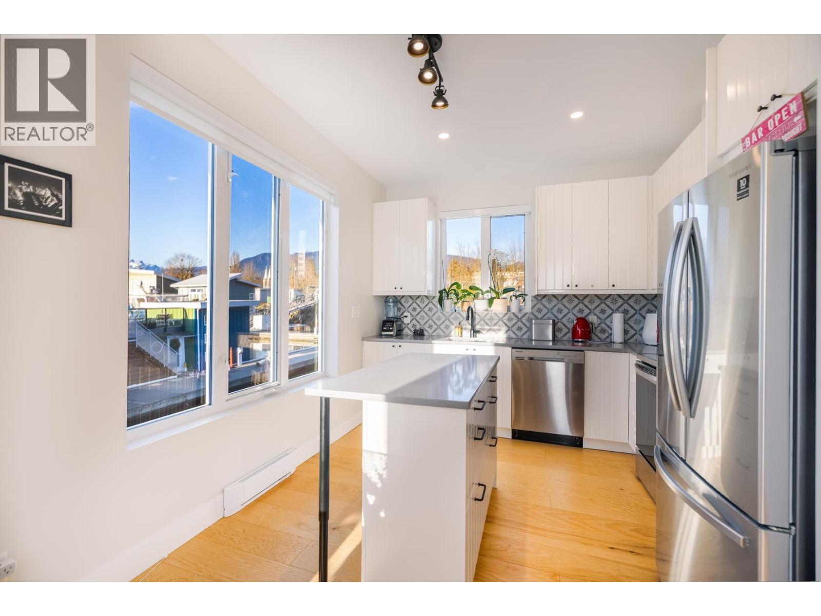 Jnw04 415 Esplanade W, North Vancouver, British Columbia  V7M 1A7 - Photo 17 - R3087799