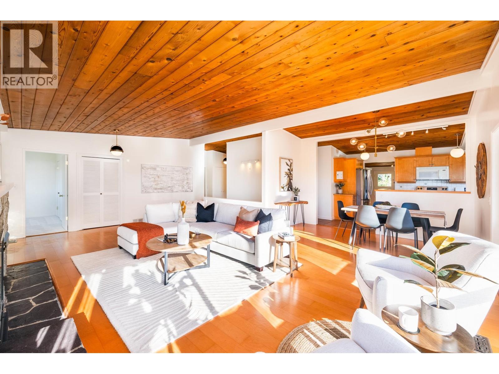 4202 Skyline Drive, North Vancouver, British Columbia  V7R 3G7 - Photo 10 - R3087809