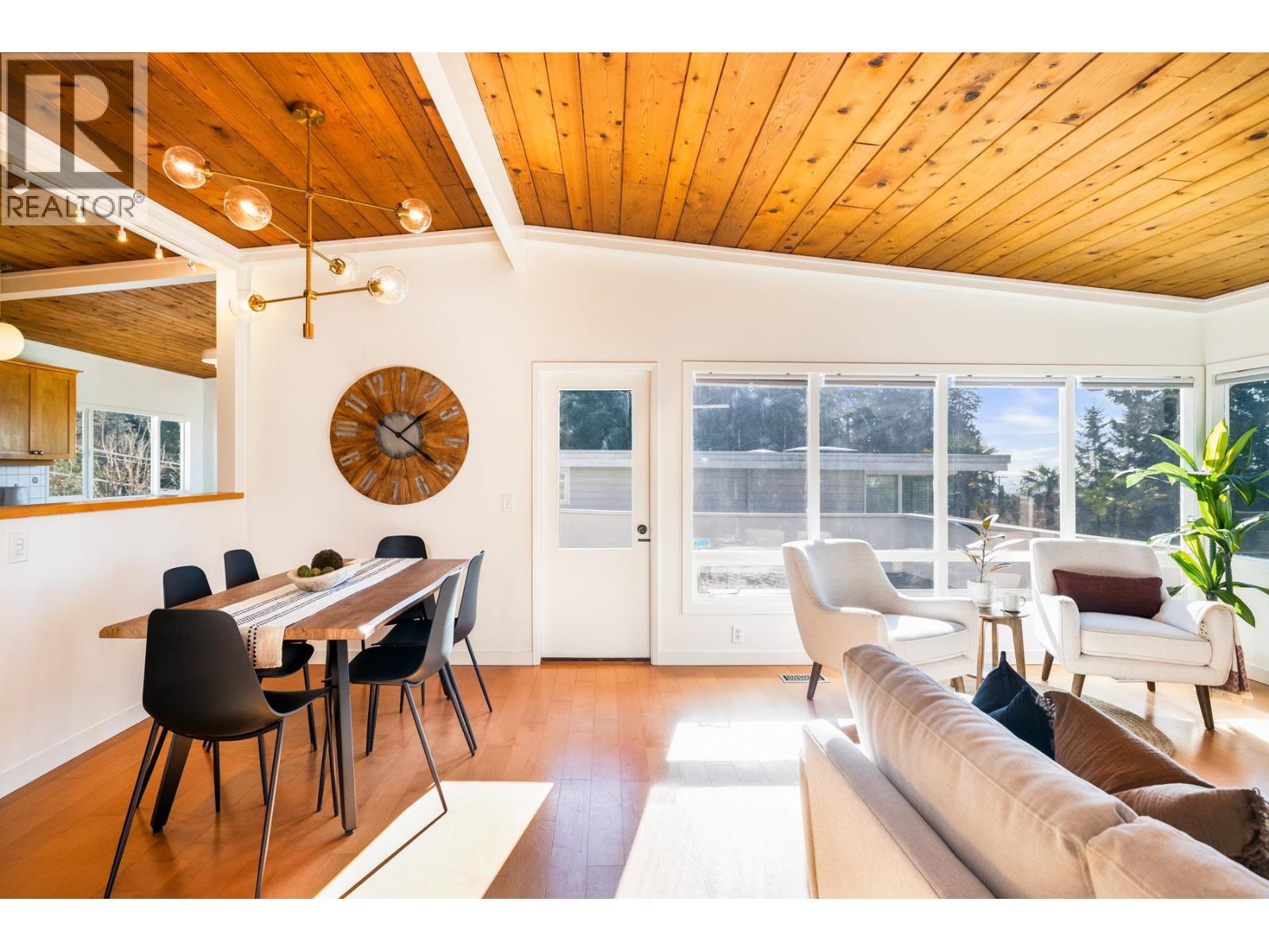 4202 Skyline Drive, North Vancouver, British Columbia  V7R 3G7 - Photo 12 - R3087809