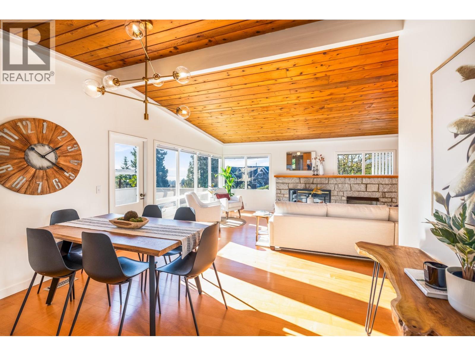 4202 Skyline Drive, North Vancouver, British Columbia  V7R 3G7 - Photo 13 - R3087809