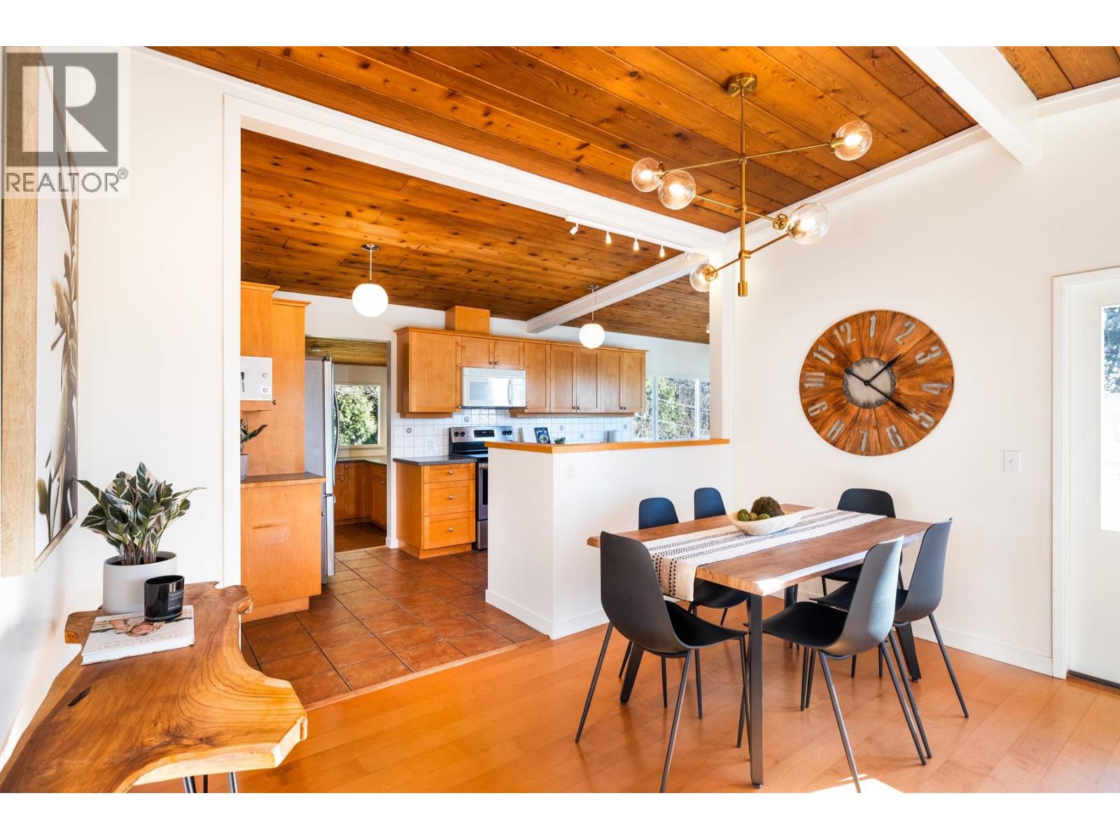 4202 Skyline Drive, North Vancouver, British Columbia  V7R 3G7 - Photo 14 - R3087809