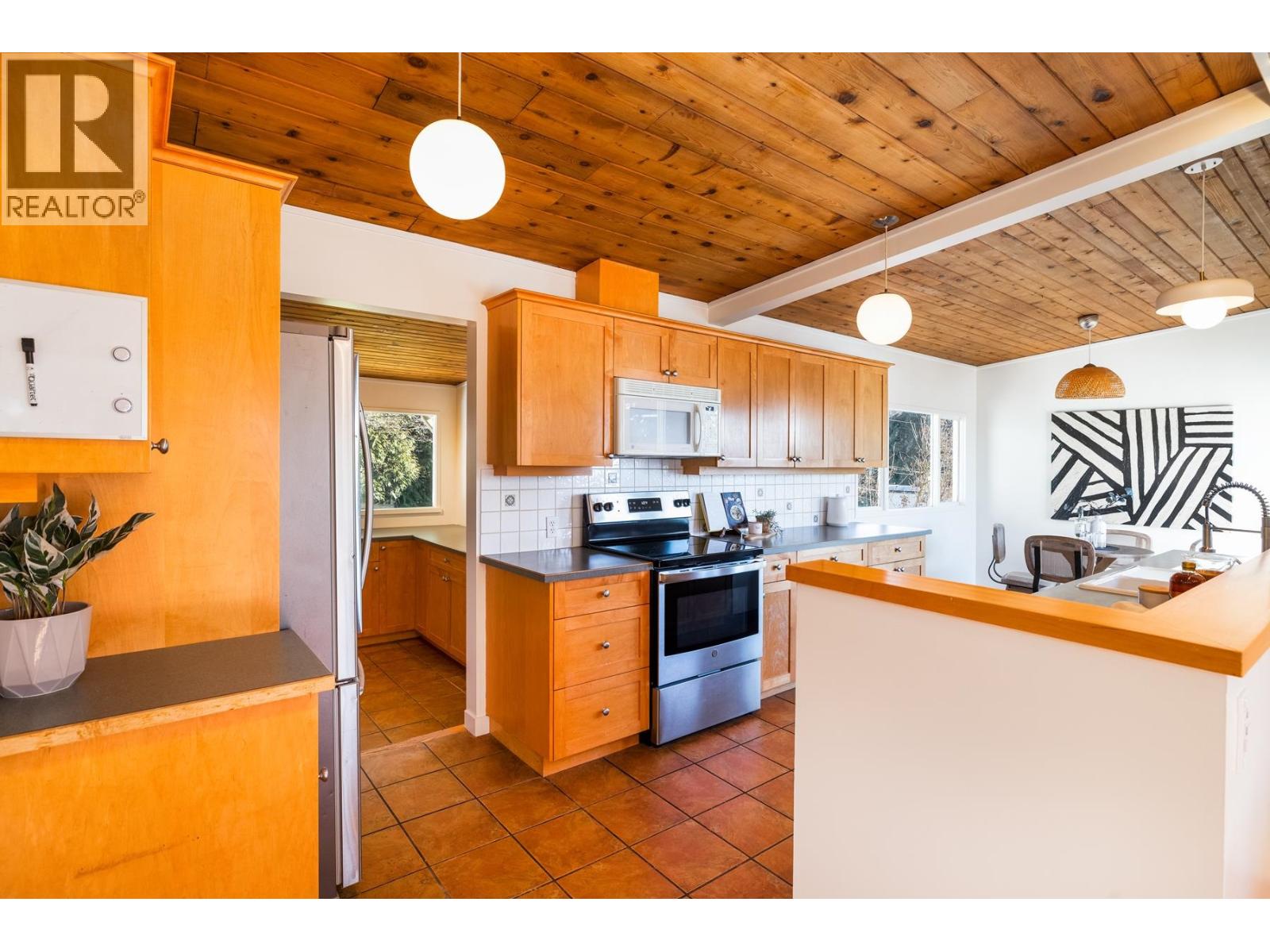 4202 Skyline Drive, North Vancouver, British Columbia  V7R 3G7 - Photo 17 - R3087809