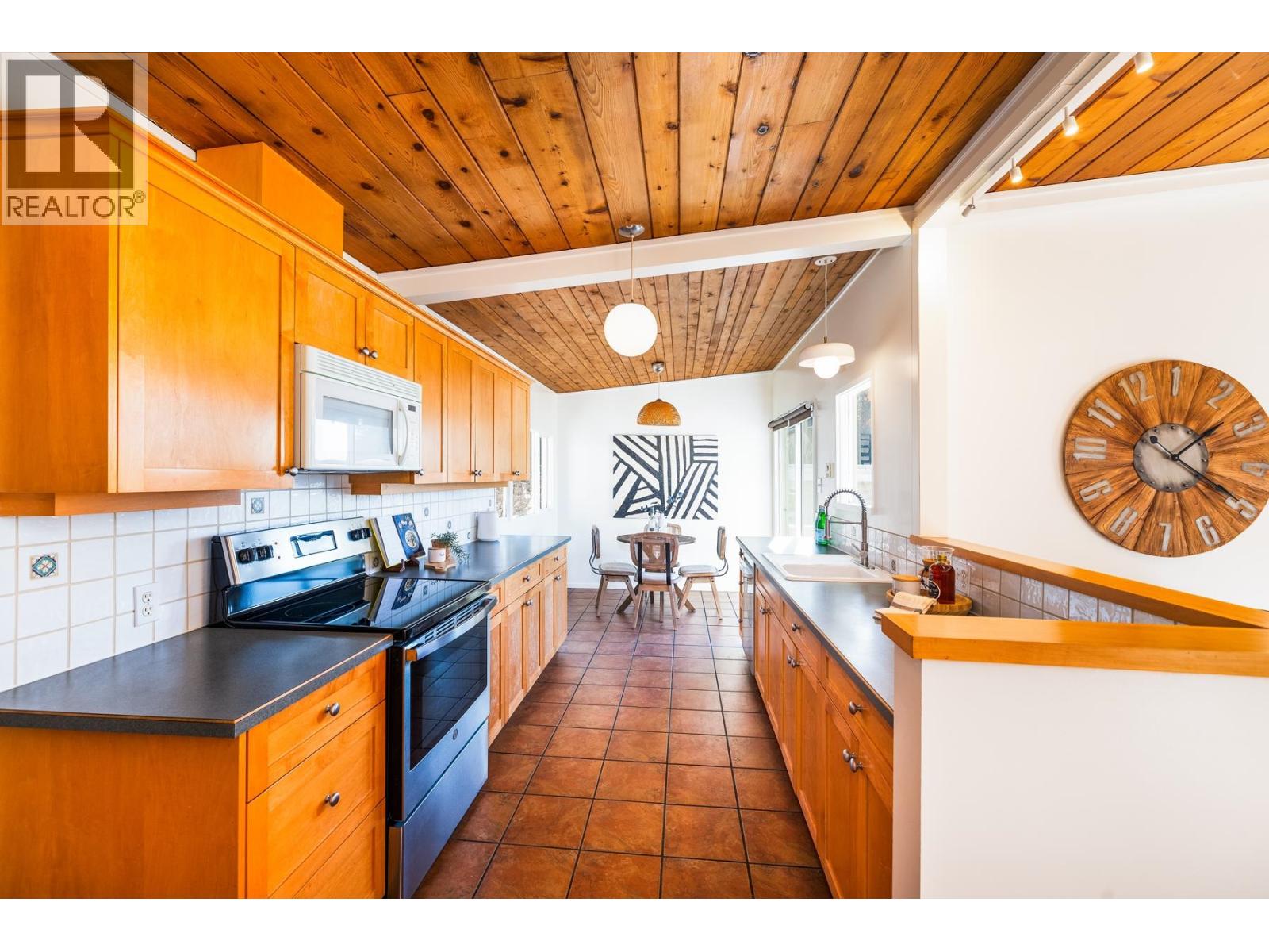 4202 Skyline Drive, North Vancouver, British Columbia  V7R 3G7 - Photo 18 - R3087809