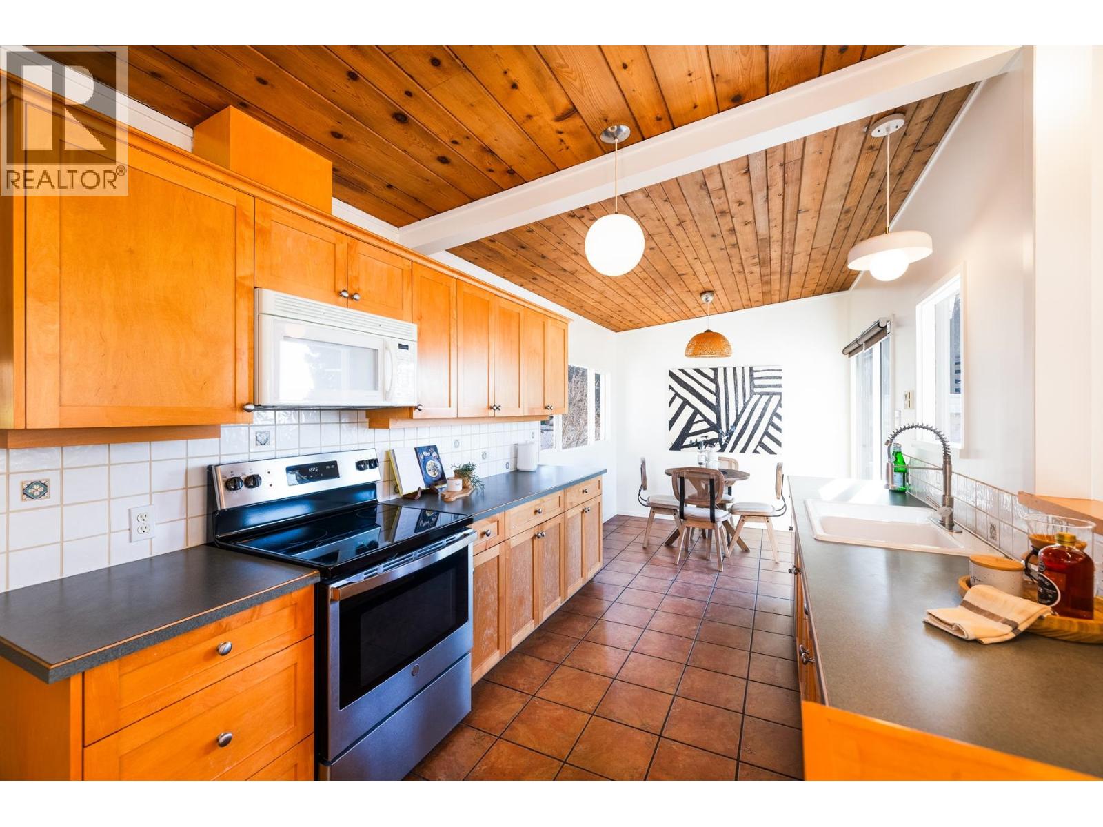 4202 Skyline Drive, North Vancouver, British Columbia  V7R 3G7 - Photo 19 - R3087809