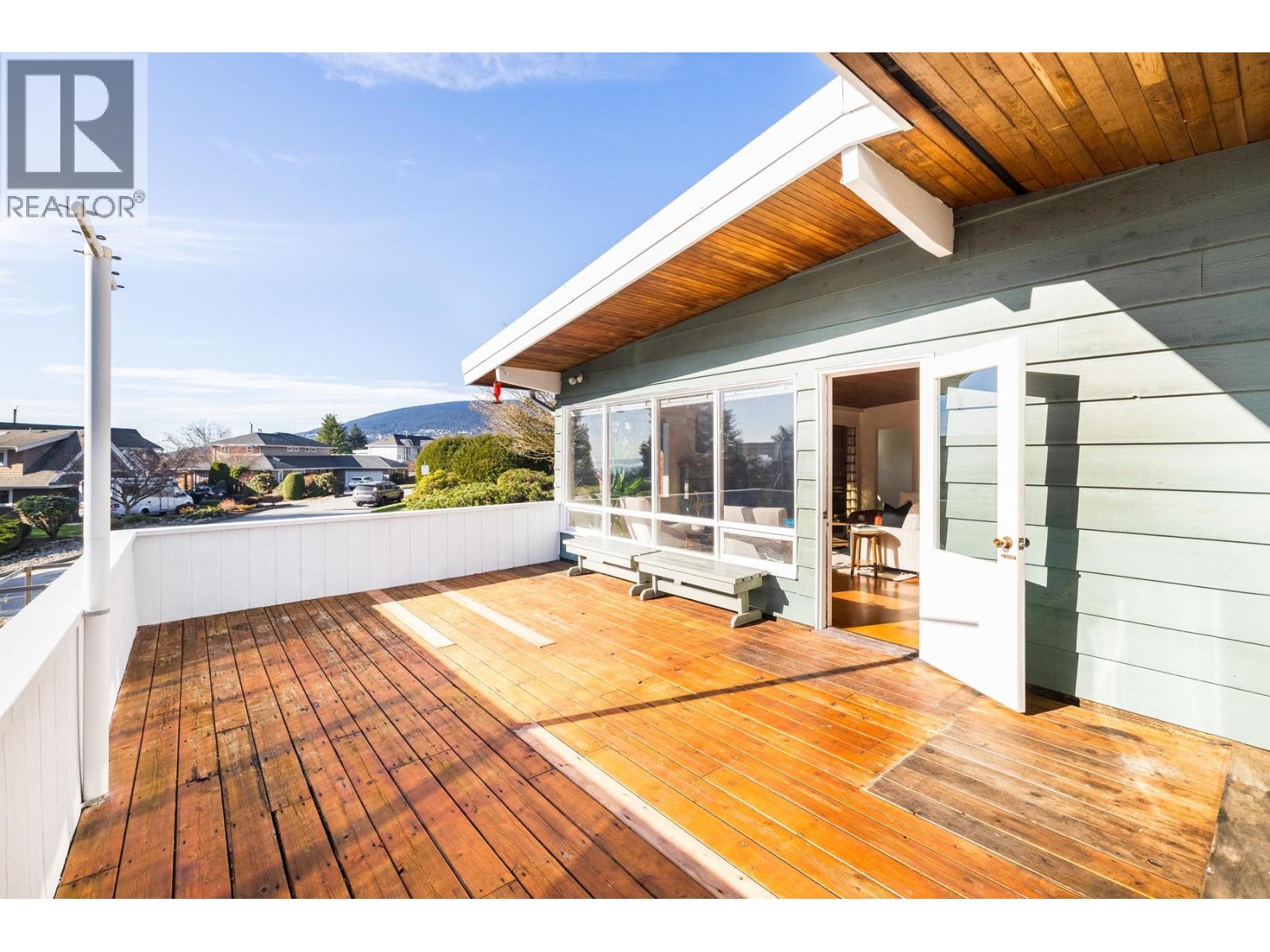 4202 Skyline Drive, North Vancouver, British Columbia  V7R 3G7 - Photo 31 - R3087809