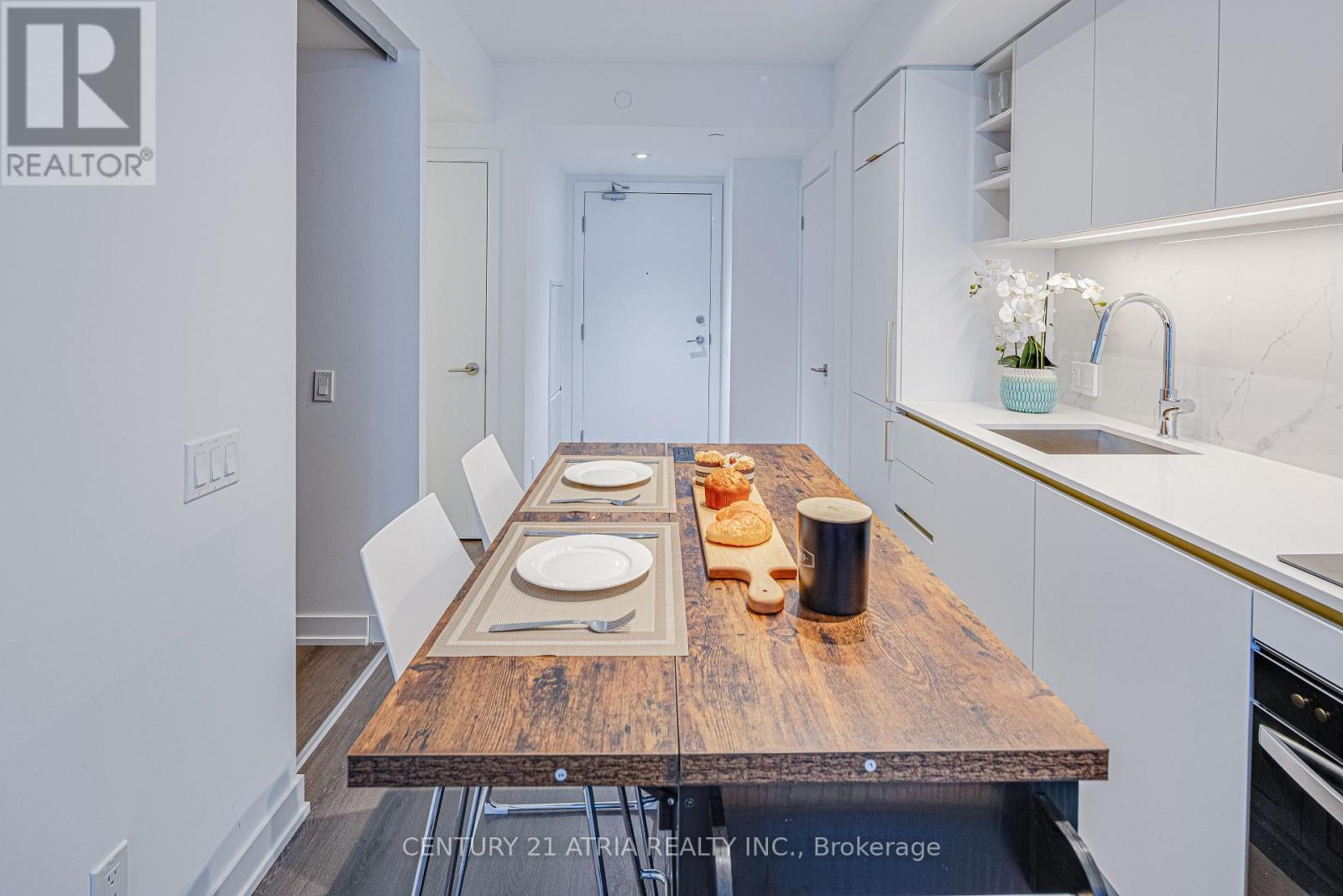 1702 - 8 Wellesley Street W, Toronto, Ontario  M4Y 0J5 - Photo 17 - C12771892