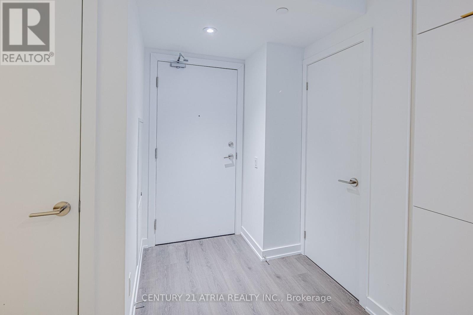 1702 - 8 Wellesley Street W, Toronto, Ontario  M4Y 0J5 - Photo 3 - C12771892