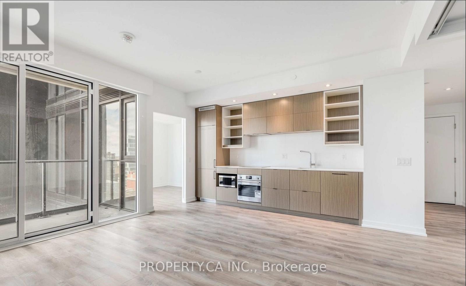 2019 - 20 Edward Street, Toronto, Ontario  M5G 0C5 - Photo 2 - C12771902