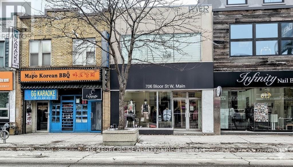 706 BLOOR STREET W, Toronto, Ontario