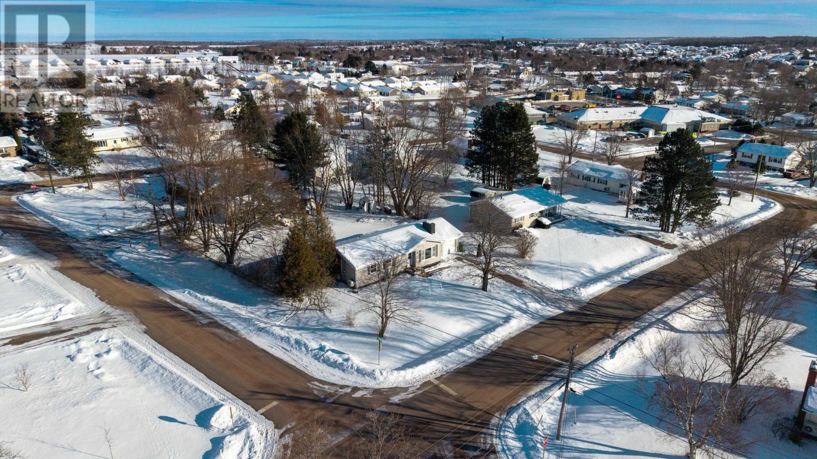 9 Eliot Drive, Cornwall, Prince Edward Island C0A 1H0 - Photo 2 - 202602434