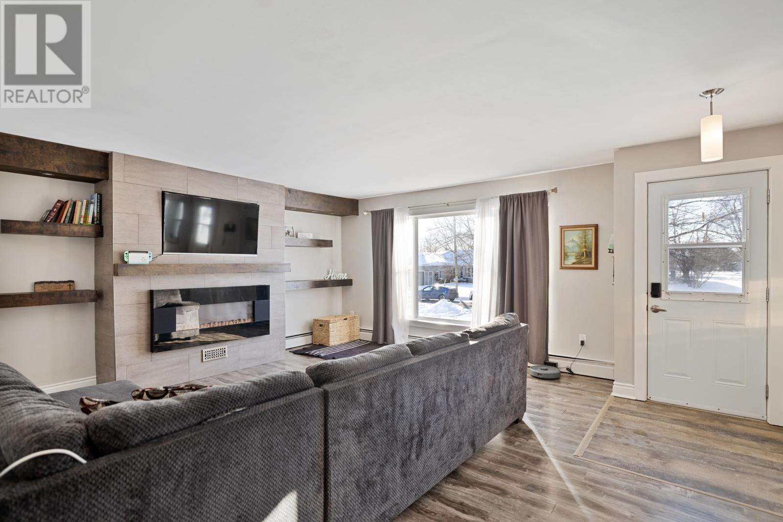 9 Eliot Drive, Cornwall, Prince Edward Island C0A 1H0 - Photo 6 - 202602434