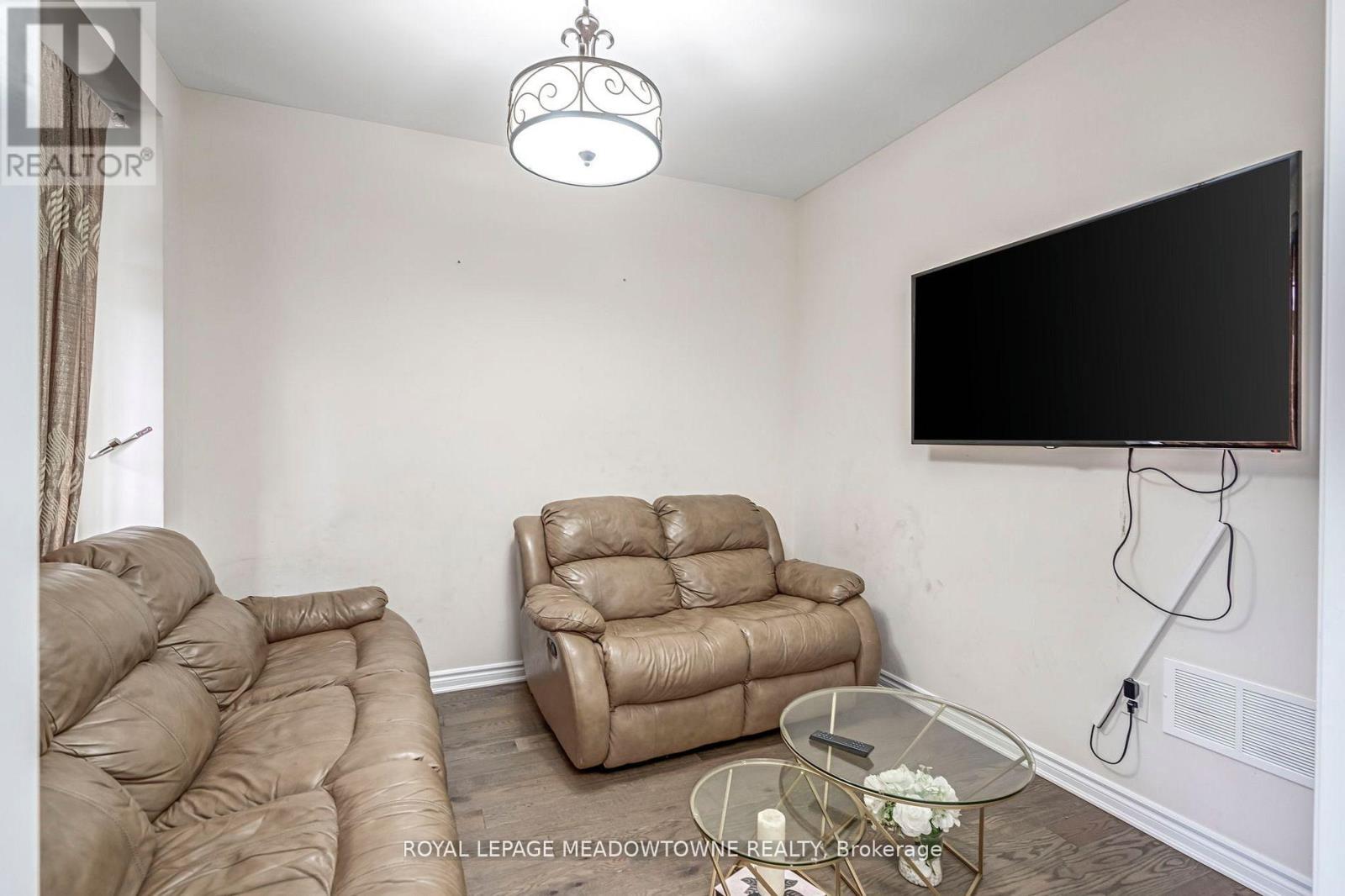 1029 Barton Way, Innisfil, Ontario  L9S 4R7 - Photo 10 - N12771844