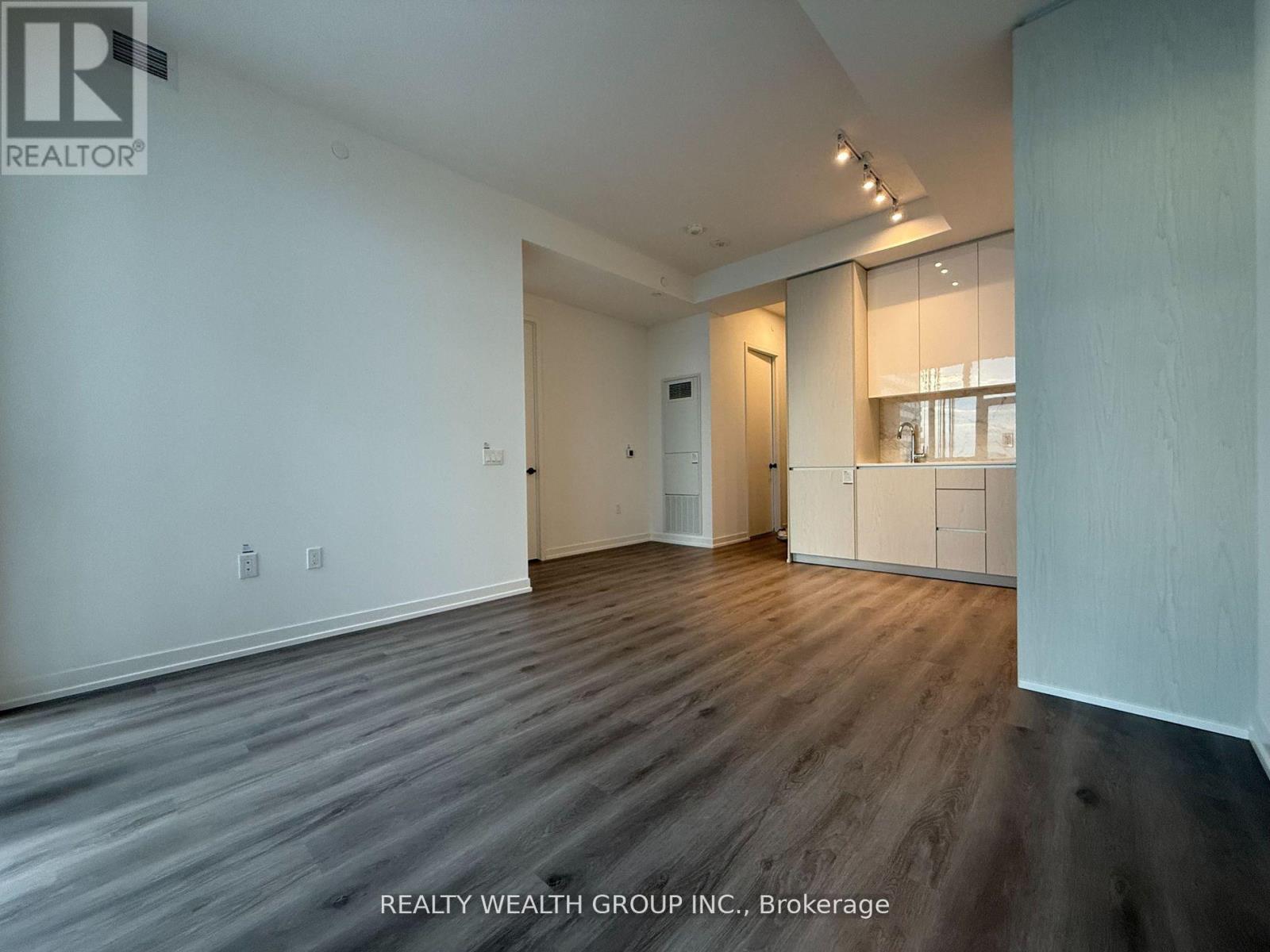 3103 - 28 Interchange Way, Vaughan, Ontario  L4K 0P8 - Photo 5 - N12771952