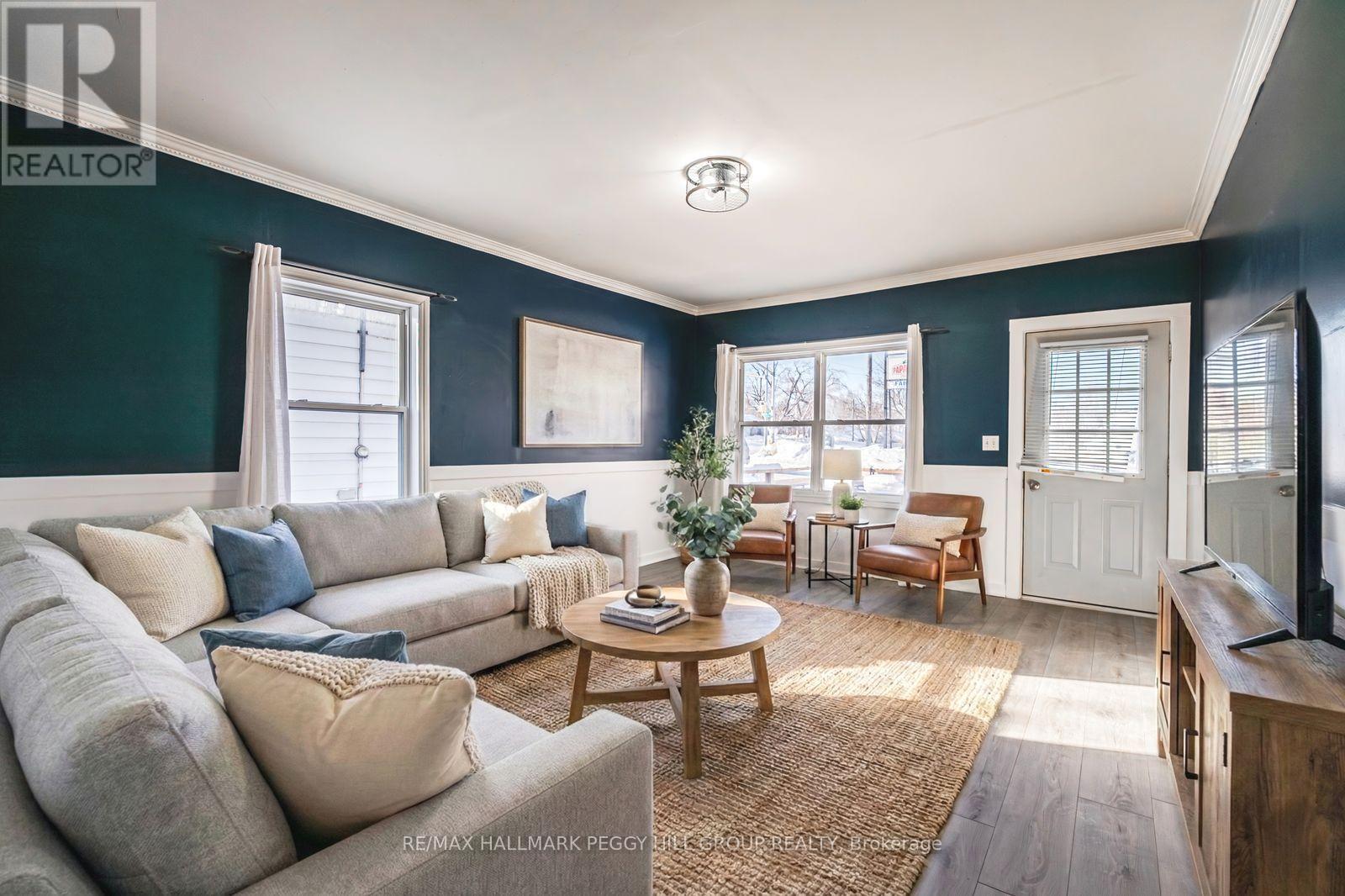 221 Barrie Road, Orillia, Ontario  L3V 2P6 - Photo 2 - S12771870