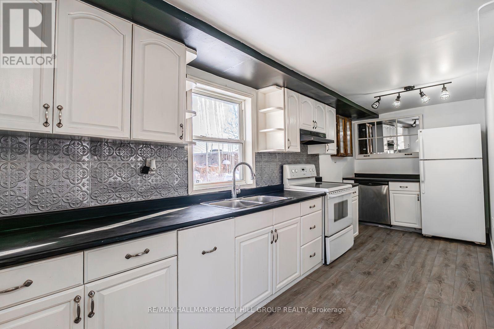 221 Barrie Road, Orillia, Ontario  L3V 2P6 - Photo 4 - S12771870