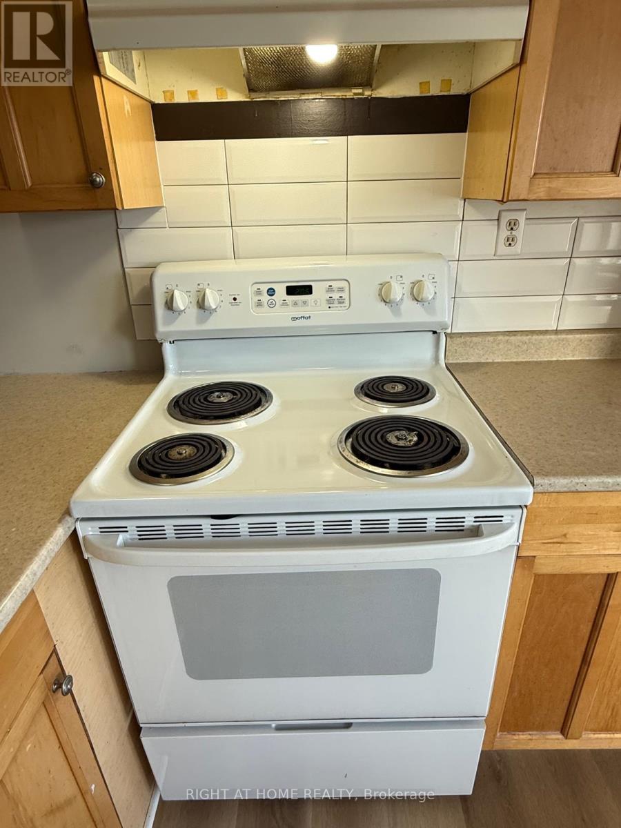 D - 108 Mississaga Street W, Orillia, Ontario  L3V 3B1 - Photo 11 - S12771890