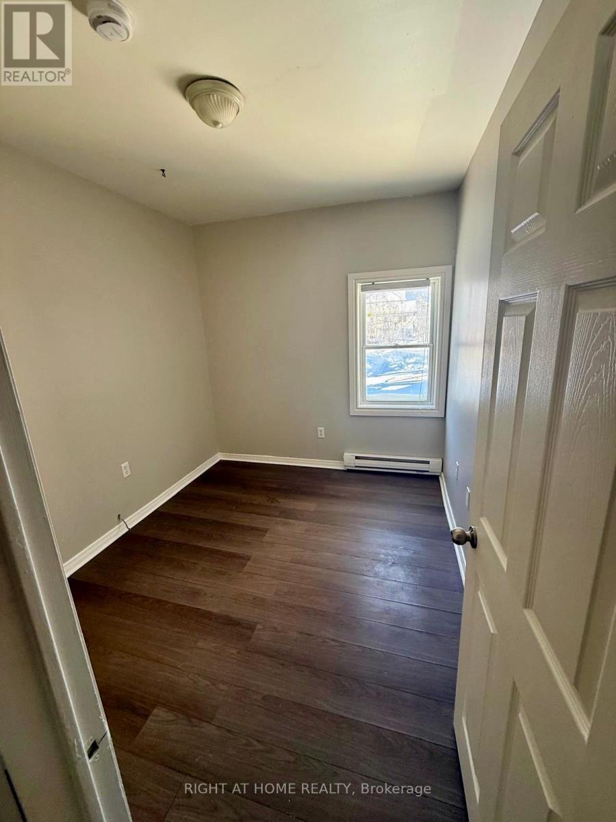 D - 108 Mississaga Street W, Orillia, Ontario  L3V 3B1 - Photo 7 - S12771890