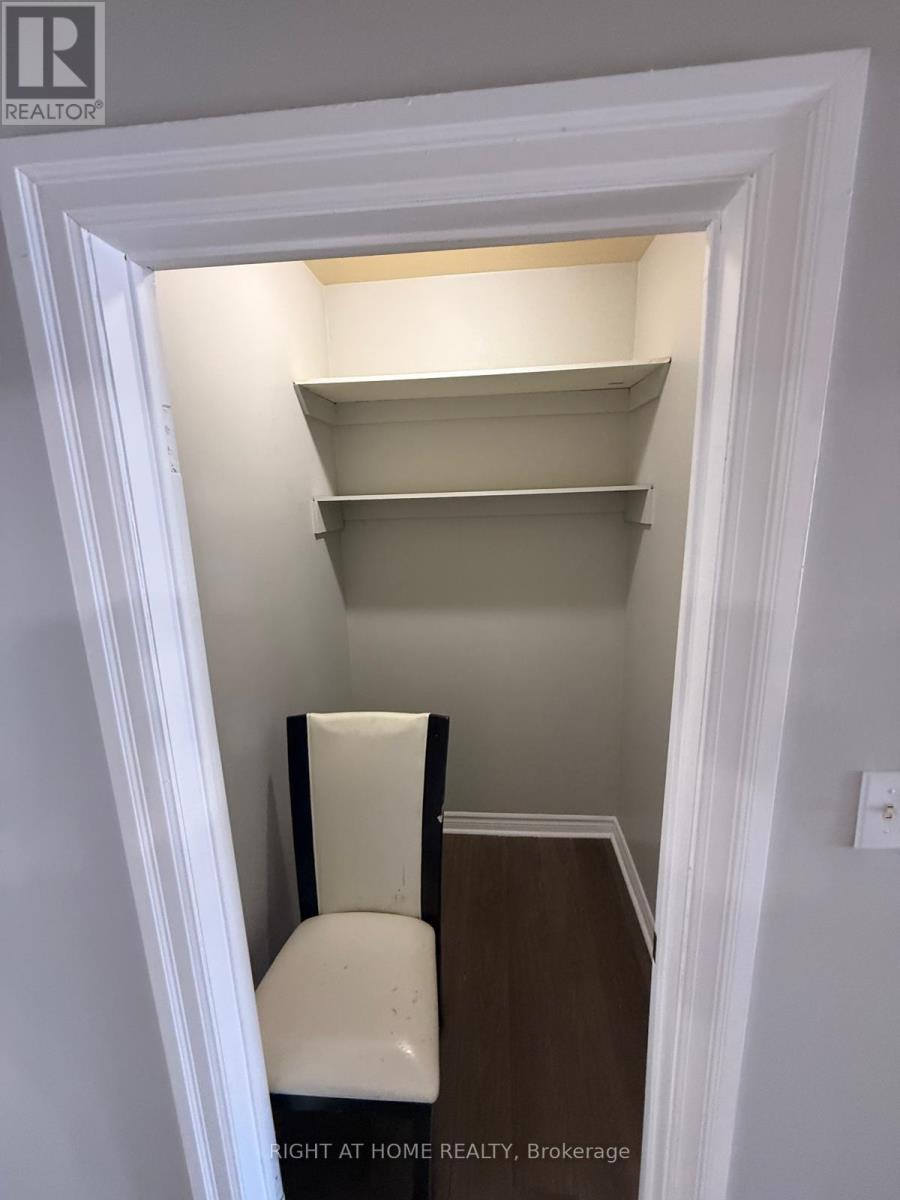 D - 108 Mississaga Street W, Orillia, Ontario  L3V 3B1 - Photo 8 - S12771890