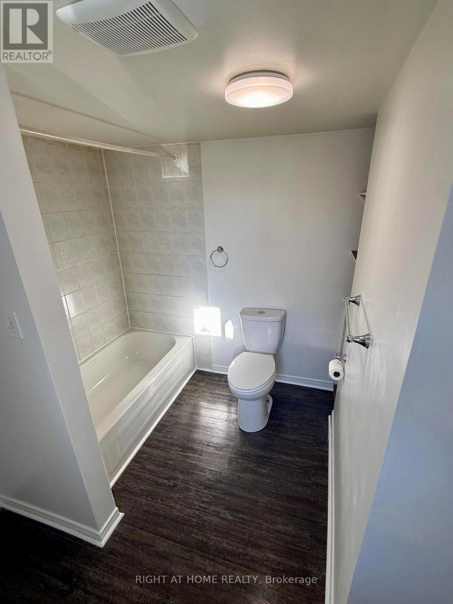 D - 108 Mississaga Street W, Orillia, Ontario  L3V 3B1 - Photo 9 - S12771890