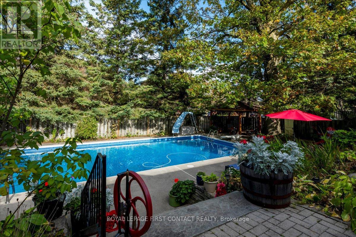 32 Springhome Road, Barrie (Allandale Heights), Ontario  L4N 2W7 - Photo 30 - S12771934