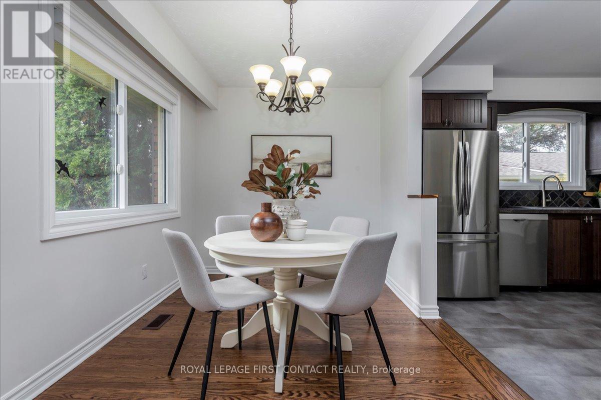 32 Springhome Road, Barrie (Allandale Heights), Ontario  L4N 2W7 - Photo 8 - S12771934