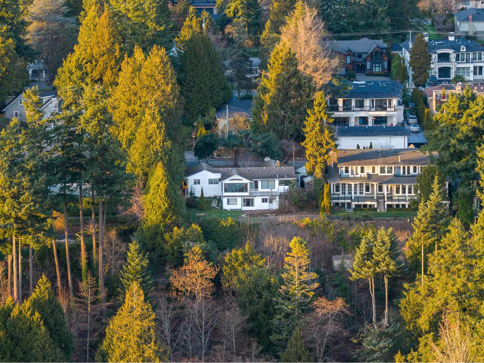 13910 Terry Road, White Rock, British Columbia  V4B 1A2 - Photo 12 - R3087056