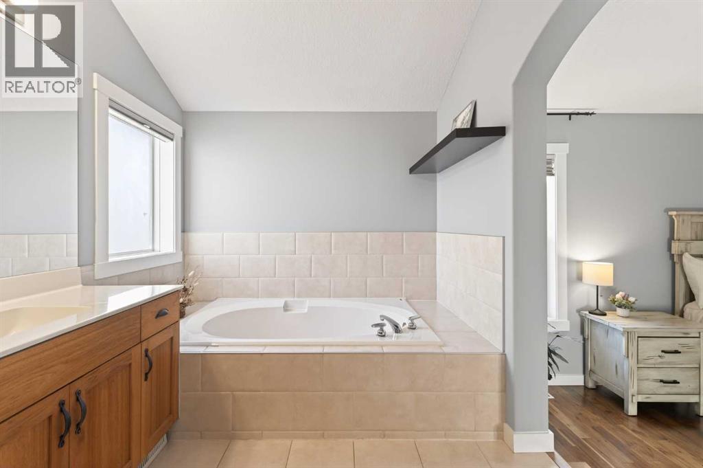 4 Cougarstone Square Sw, Calgary, Alberta  T3H 5J3 - Photo 29 - A2283347