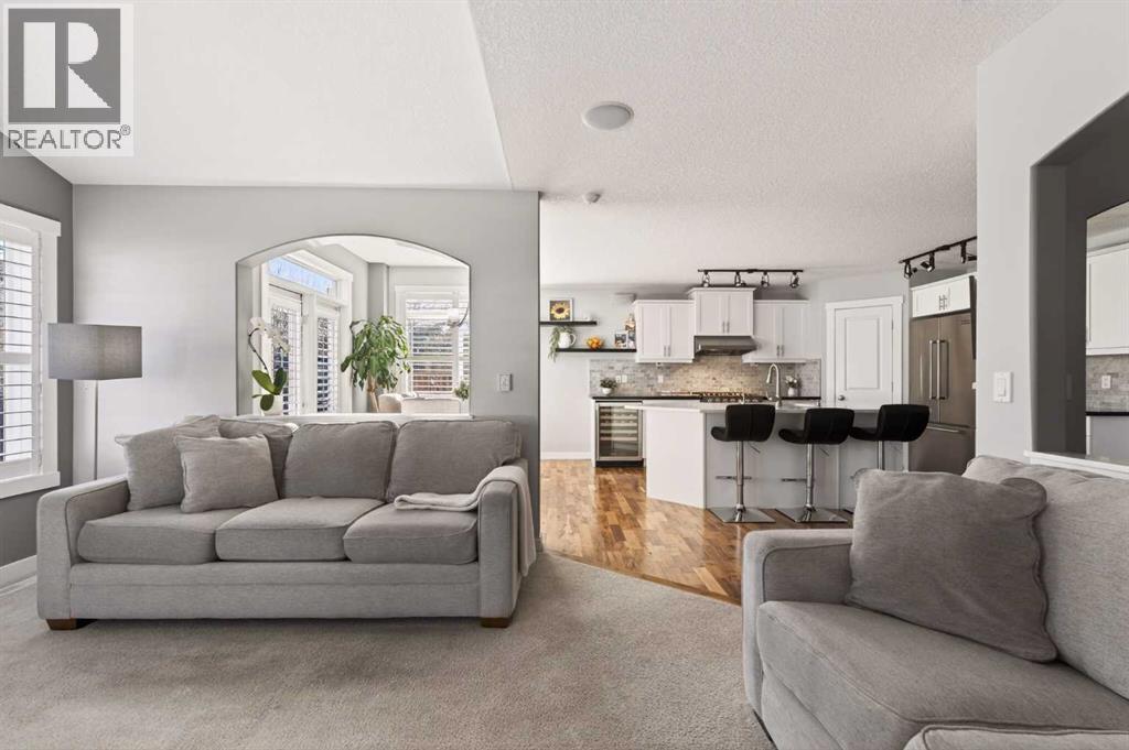 4 Cougarstone Square Sw, Calgary, Alberta  T3H 5J3 - Photo 9 - A2283347