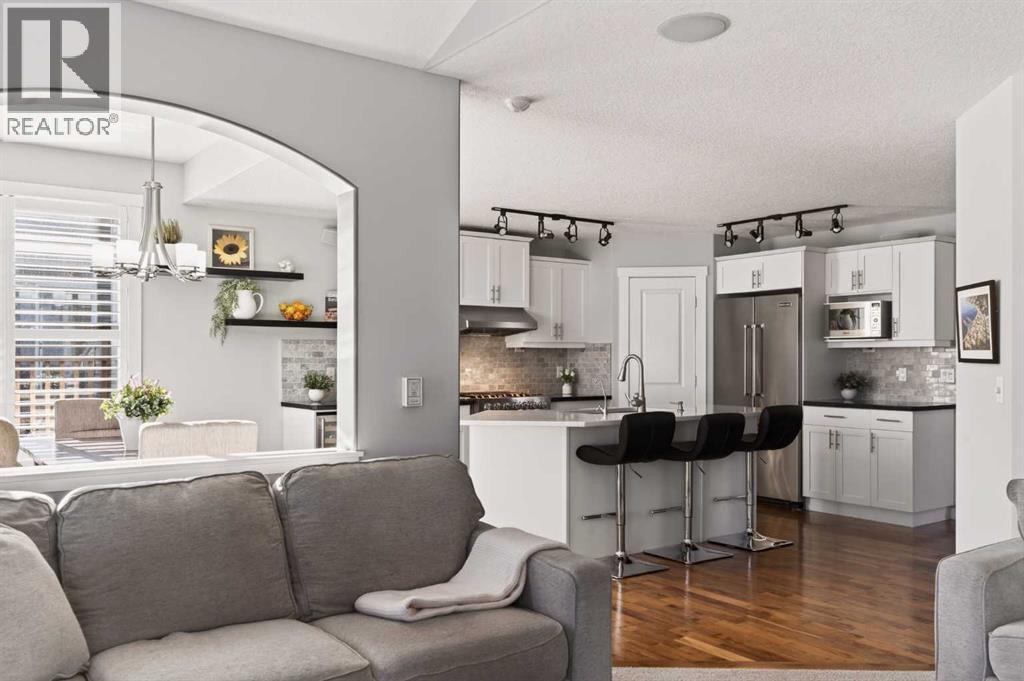 4 Cougarstone Square Sw, Calgary, Alberta  T3H 5J3 - Photo 11 - A2283347