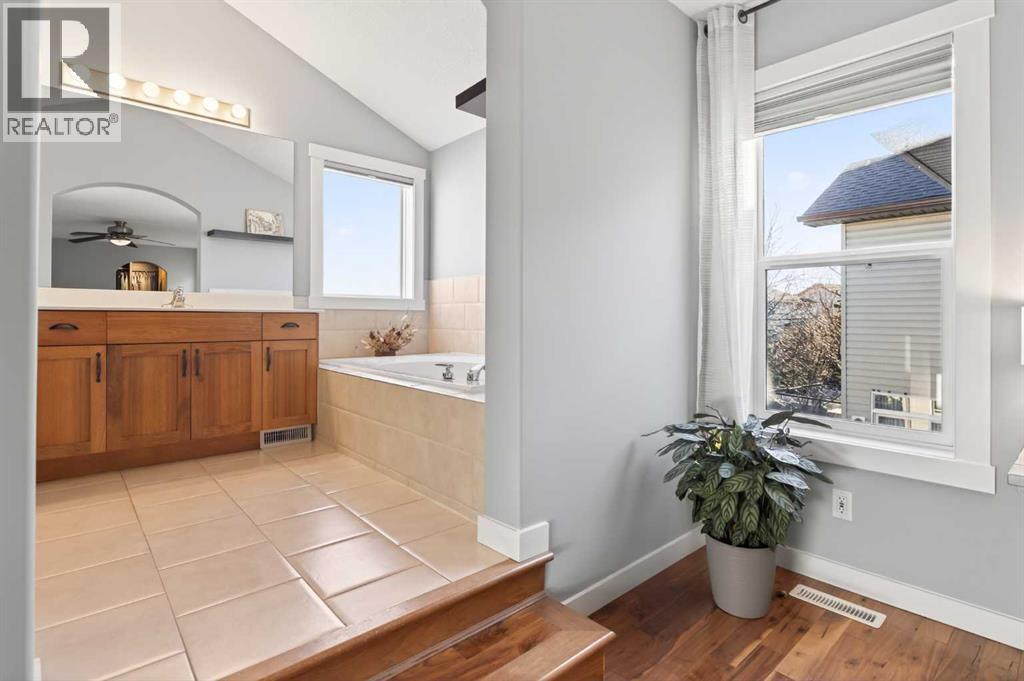 4 Cougarstone Square Sw, Calgary, Alberta  T3H 5J3 - Photo 28 - A2283347