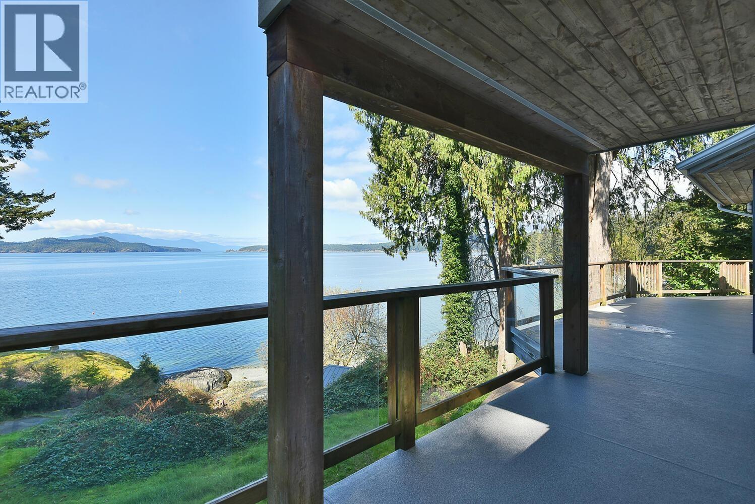 8429 Redrooffs Road, Halfmoon Bay, British Columbia  V7Z 1E6 - Photo 2 - R3046755