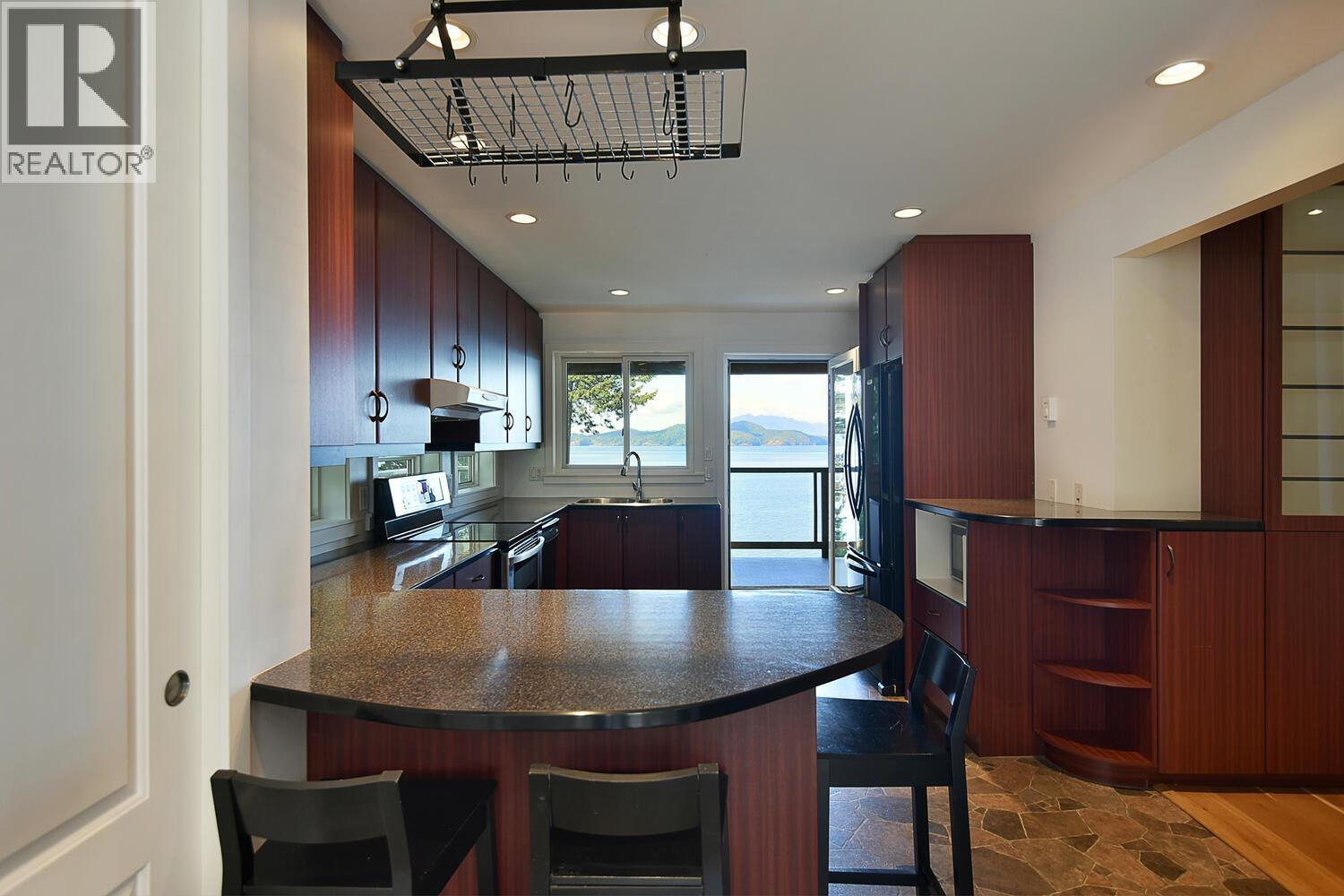 8429 Redrooffs Road, Halfmoon Bay, British Columbia  V7Z 1E6 - Photo 8 - R3046755